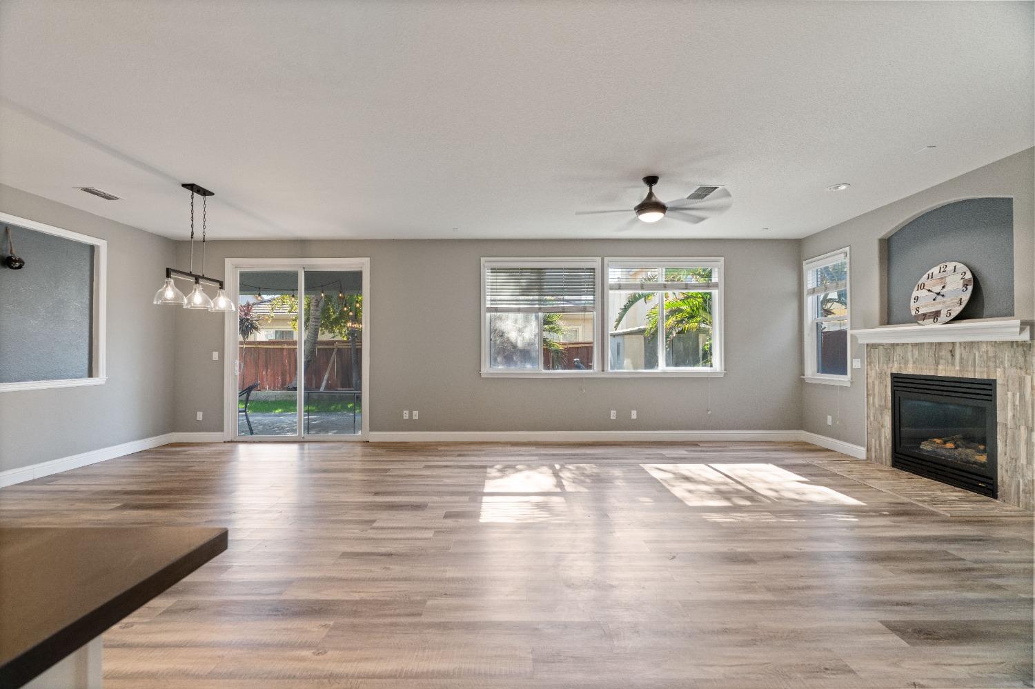 2054 Bridgeport Loop