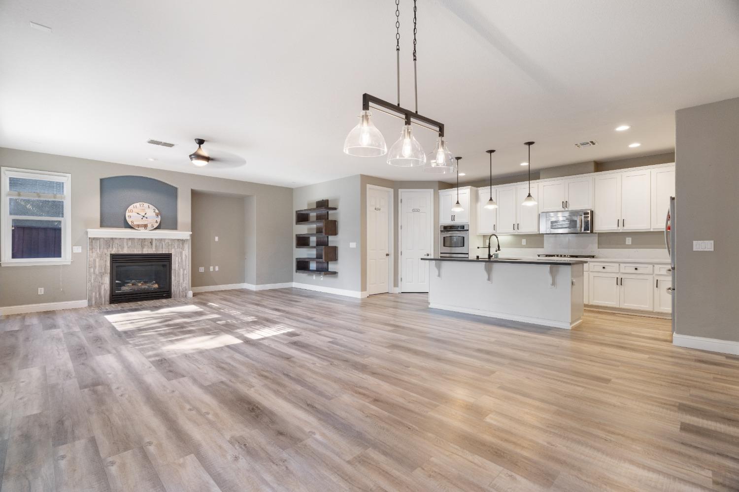 2054 Bridgeport Loop