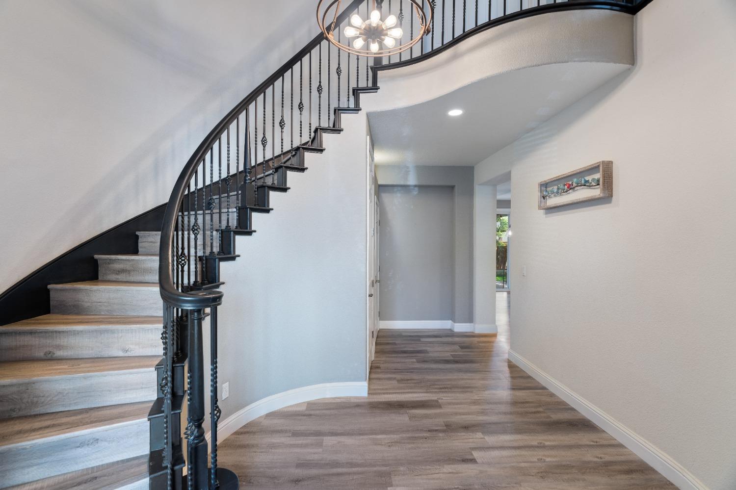 2054 Bridgeport Loop