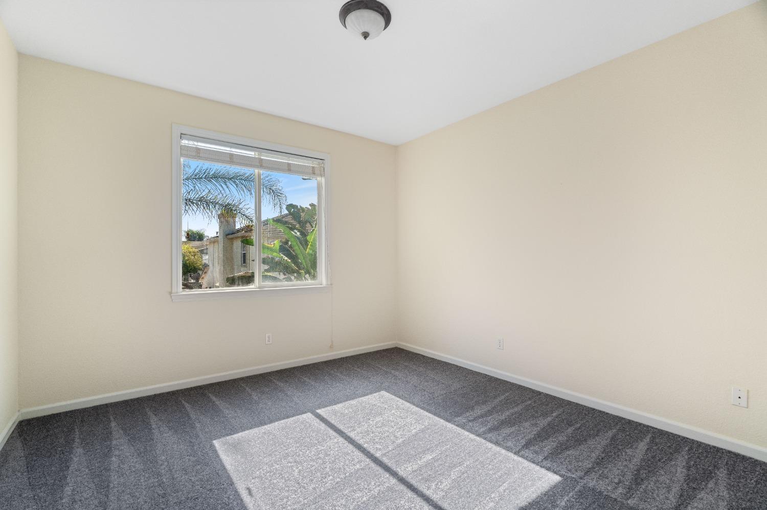 2054 Bridgeport Loop