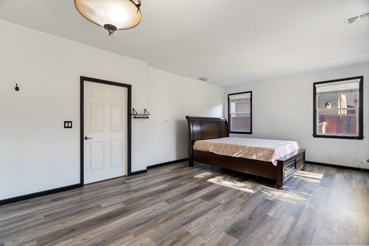2054 Bridgeport Loop