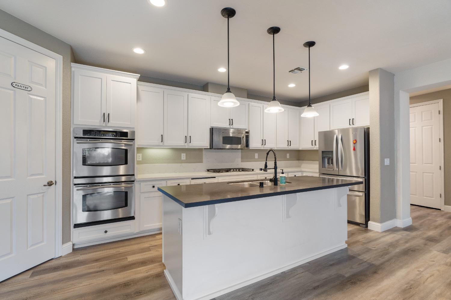 2054 Bridgeport Loop