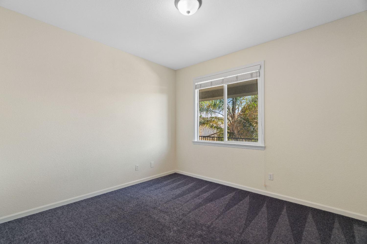 2054 Bridgeport Loop