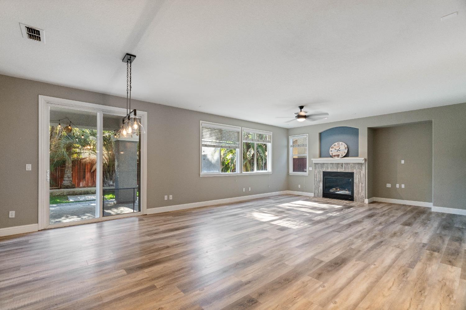 2054 Bridgeport Loop