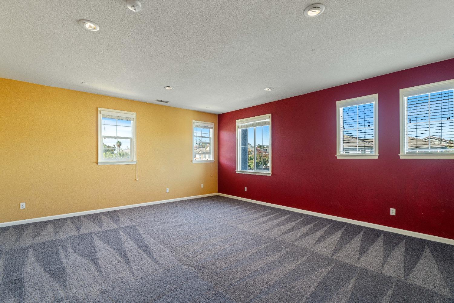 2054 Bridgeport Loop