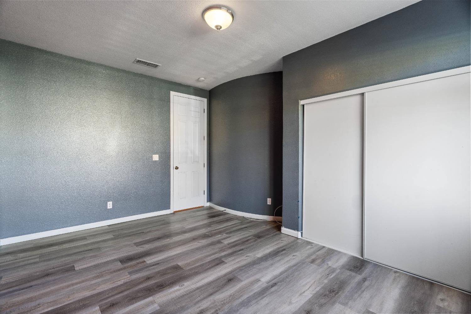 2054 Bridgeport Loop