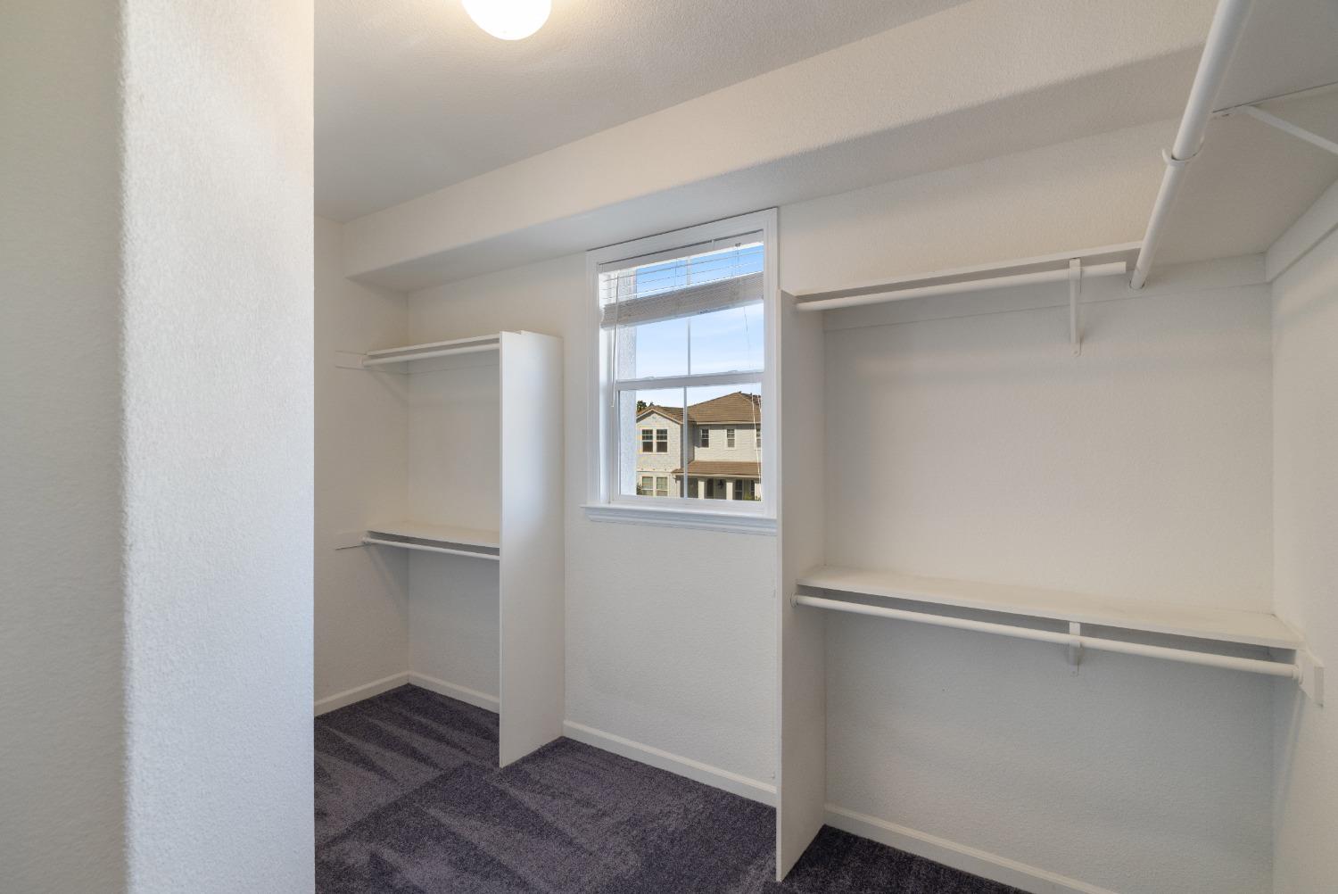 2054 Bridgeport Loop
