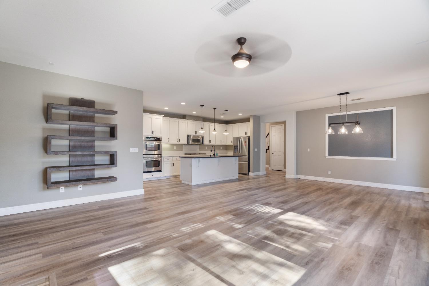 2054 Bridgeport Loop