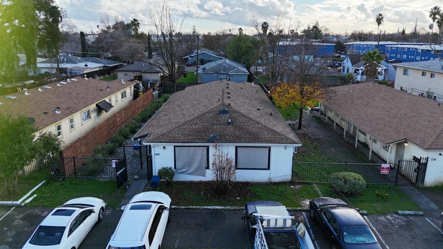 748 Lampasas Avenue
