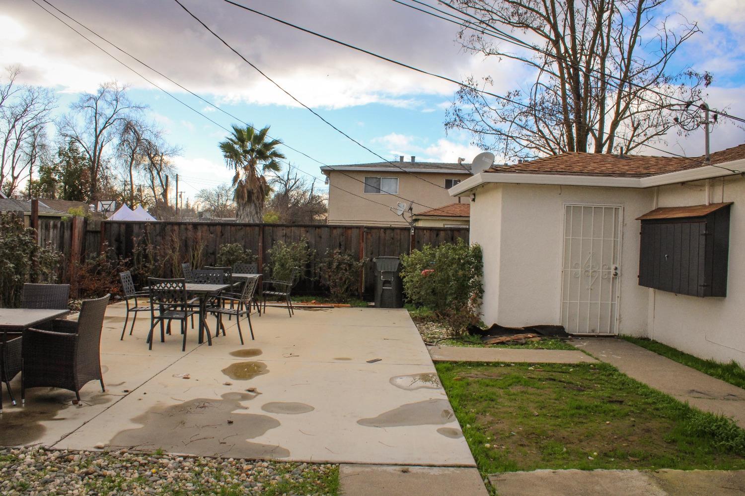 748 Lampasas Avenue