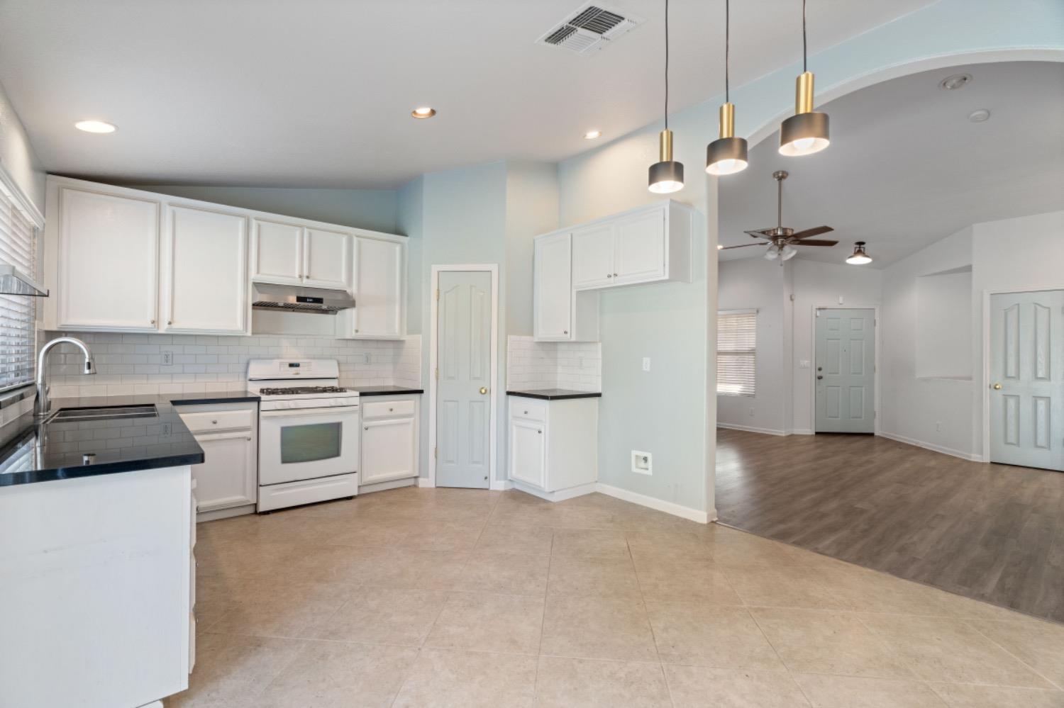 9805 Savonna Court