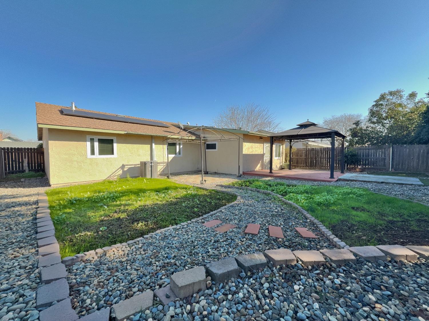 3992 Wildrose Way
