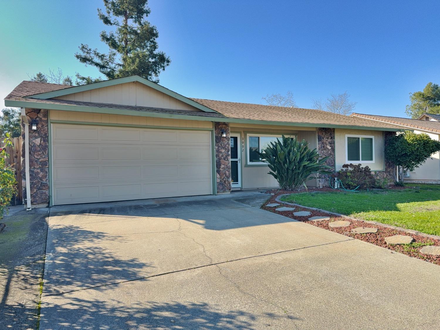 3992 Wildrose Way