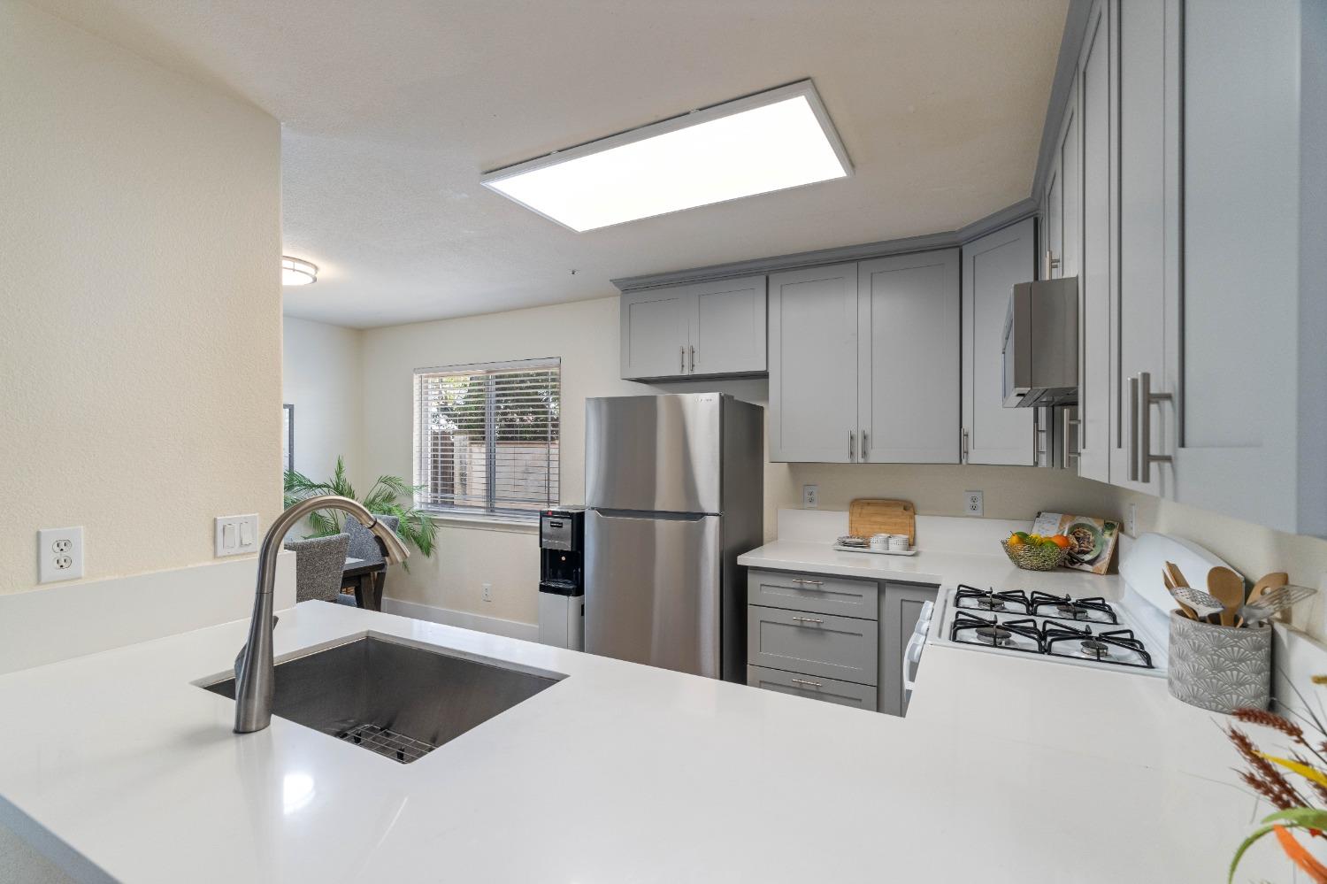 199 W Lincoln Avenue
