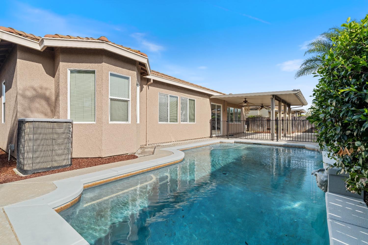 8282 Cabochon Way