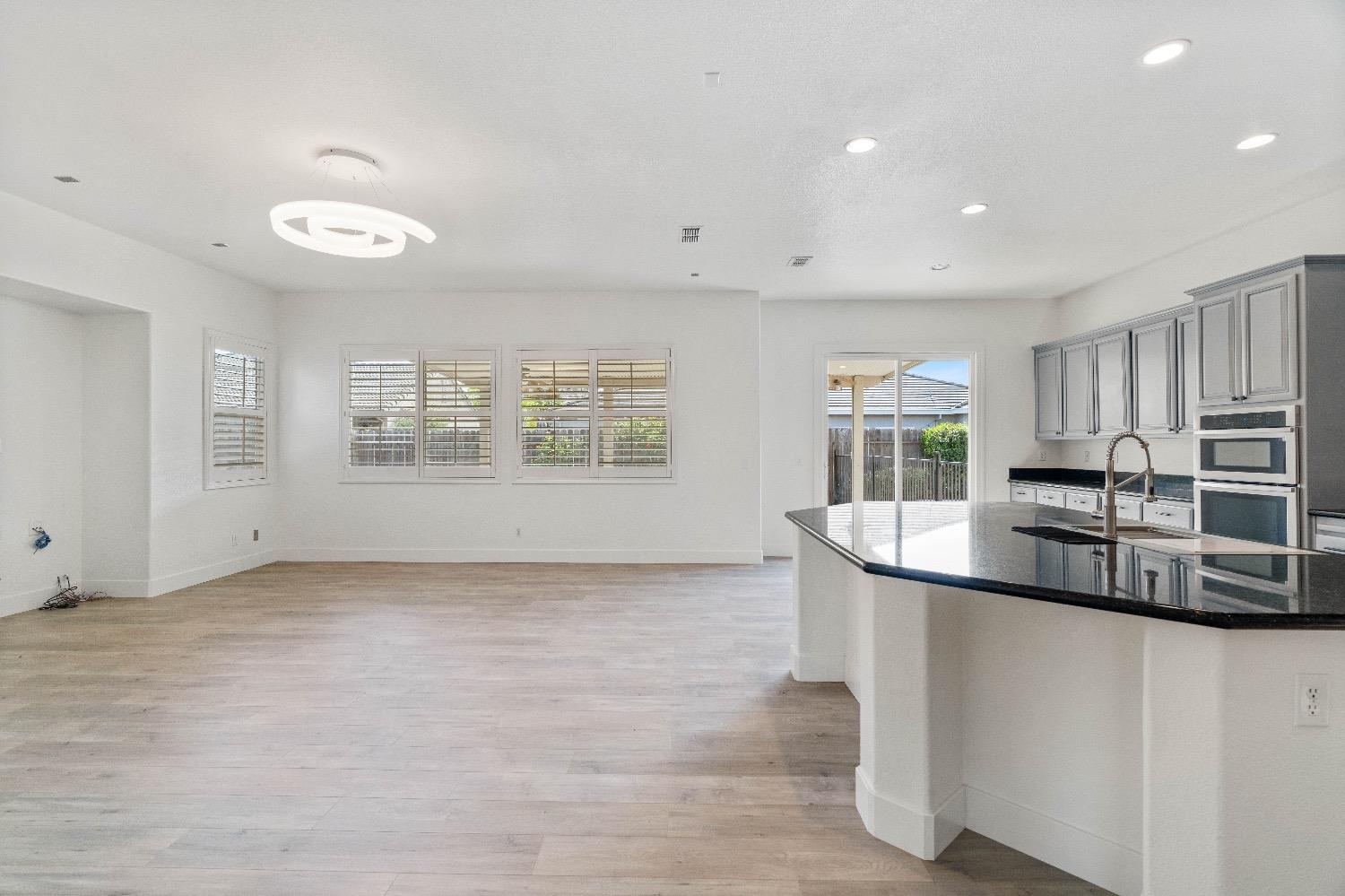 8282 Cabochon Way