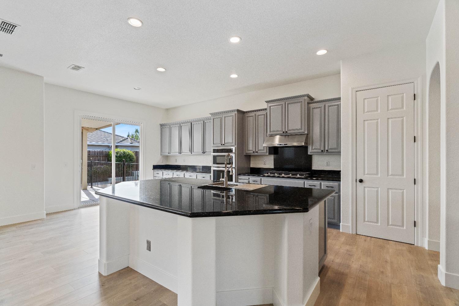 8282 Cabochon Way