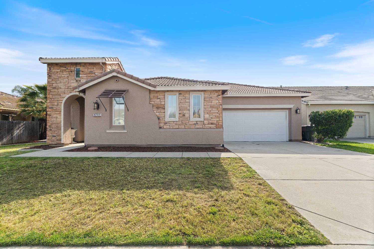 8282 Cabochon Way