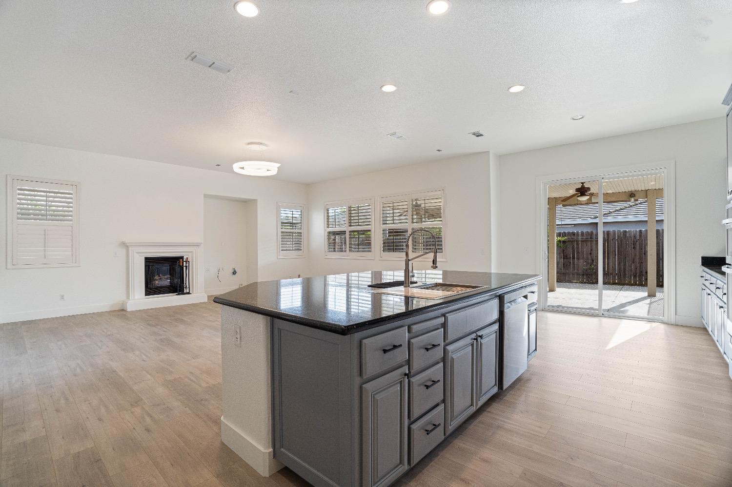 8282 Cabochon Way