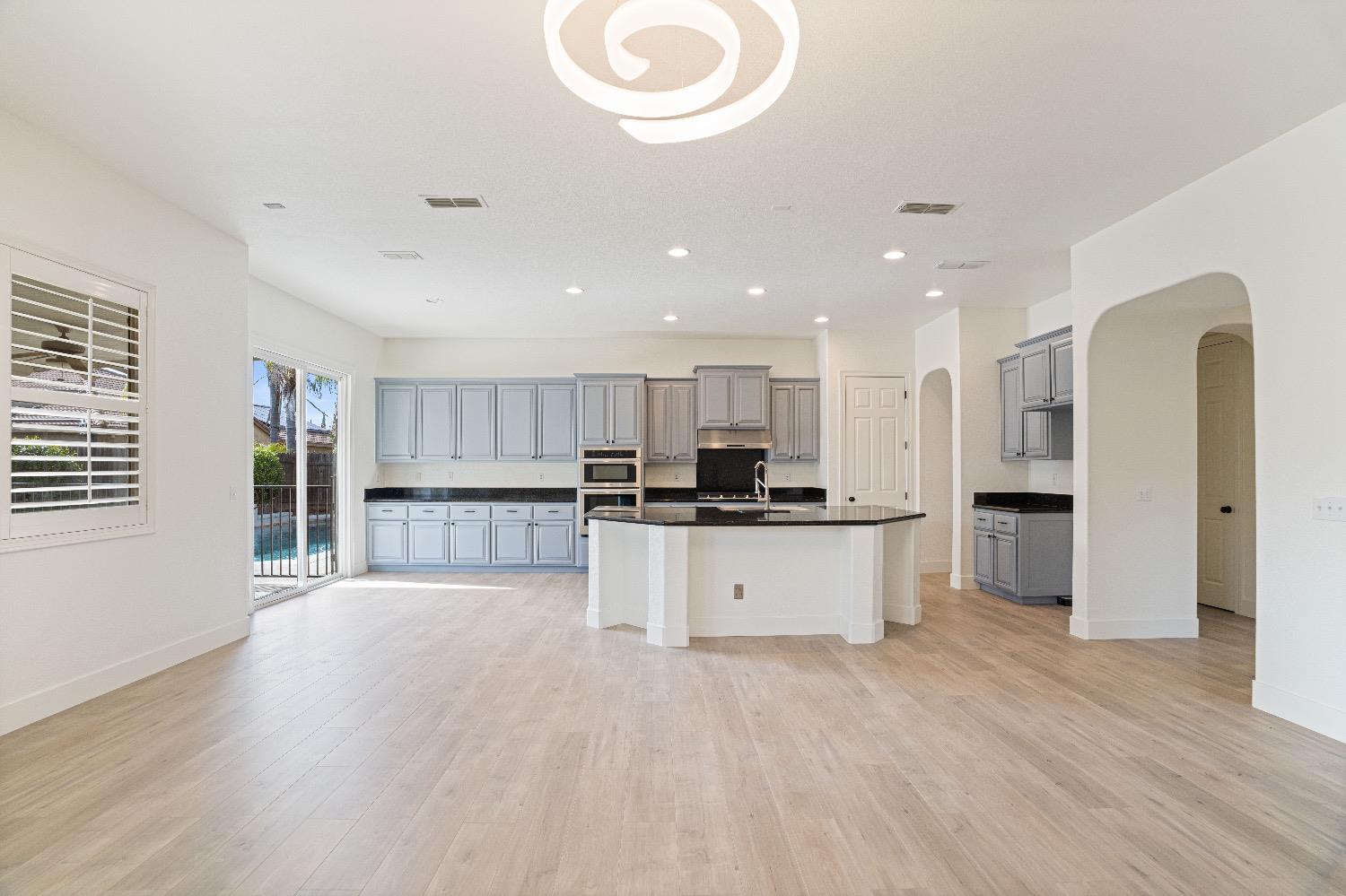 8282 Cabochon Way