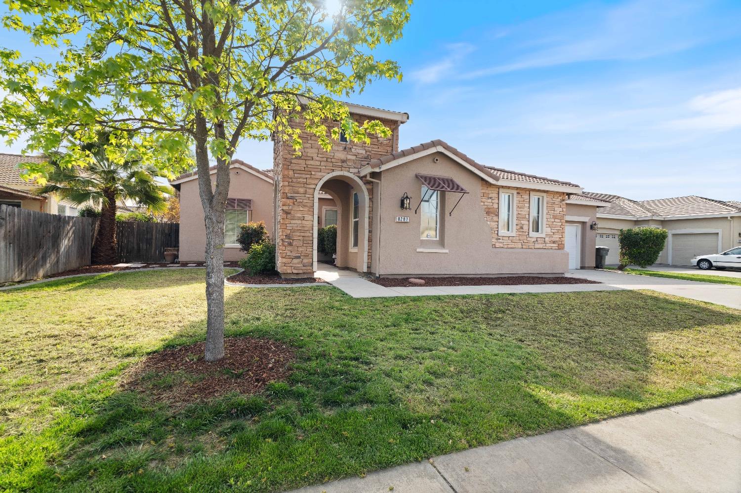 8282 Cabochon Way