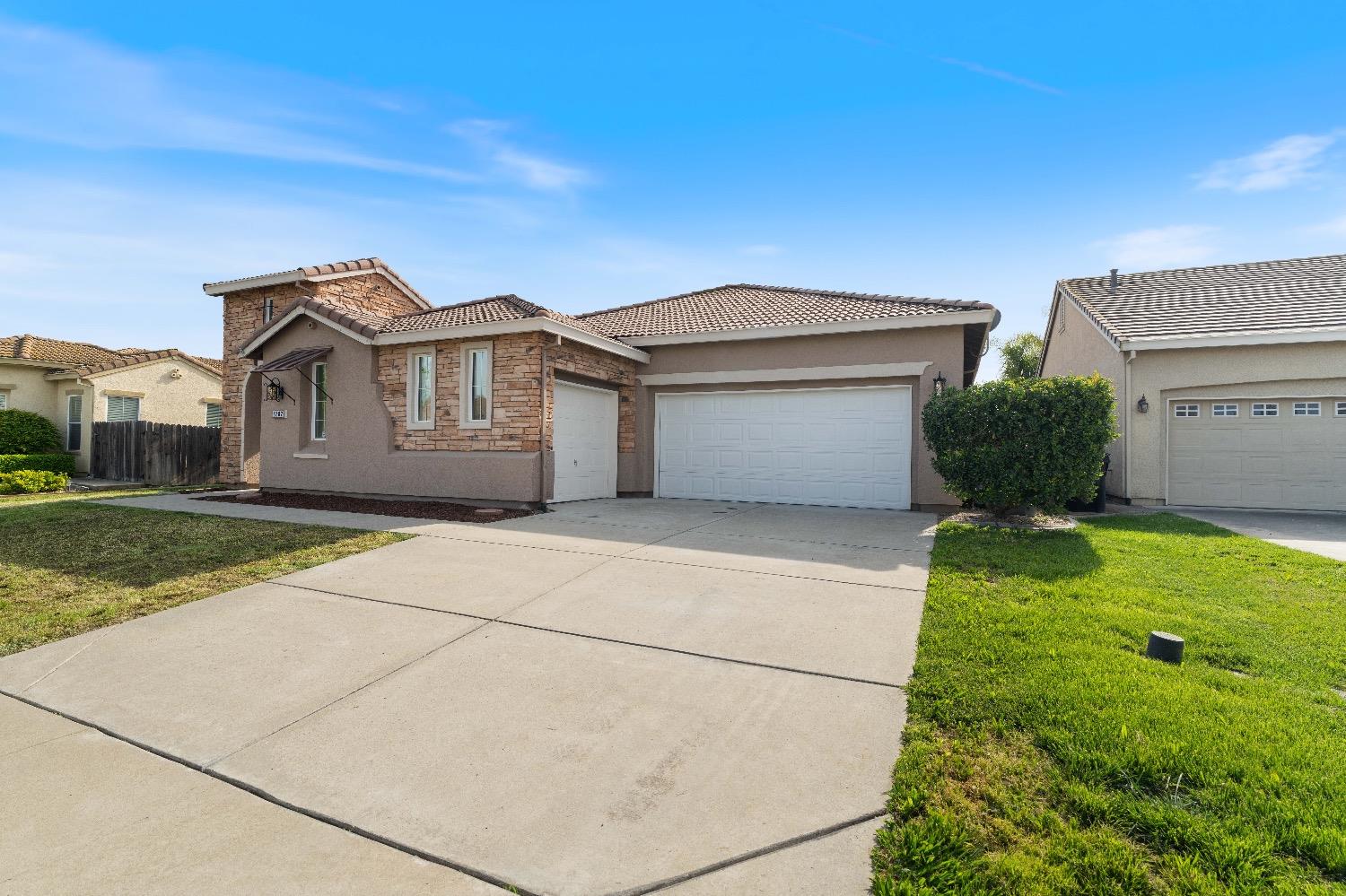 8282 Cabochon Way