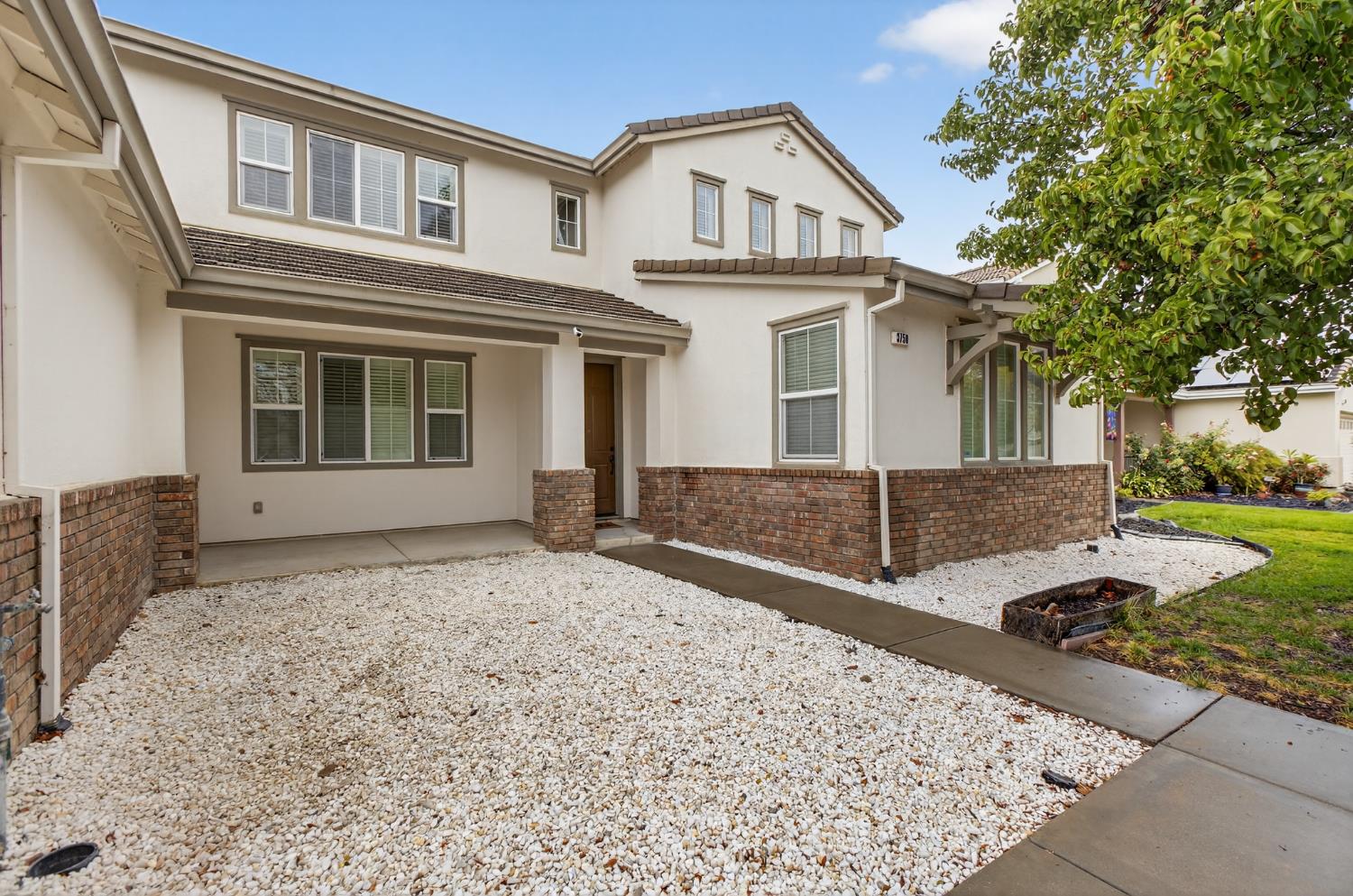 3750 Bridgeway Lakes Drive