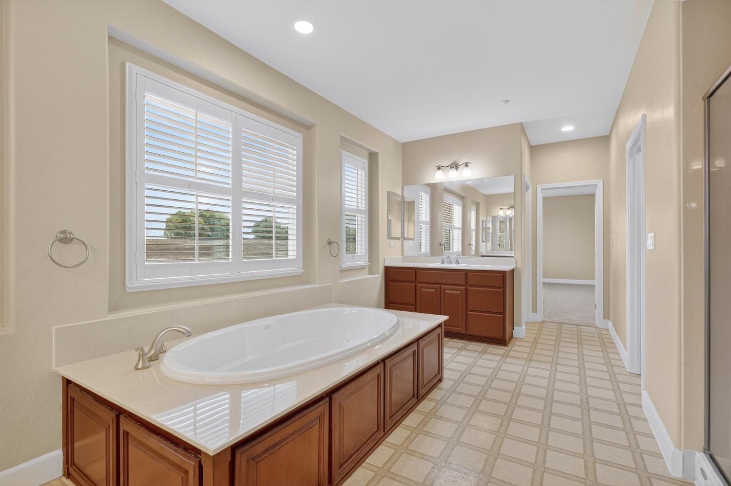 3750 Bridgeway Lakes Drive