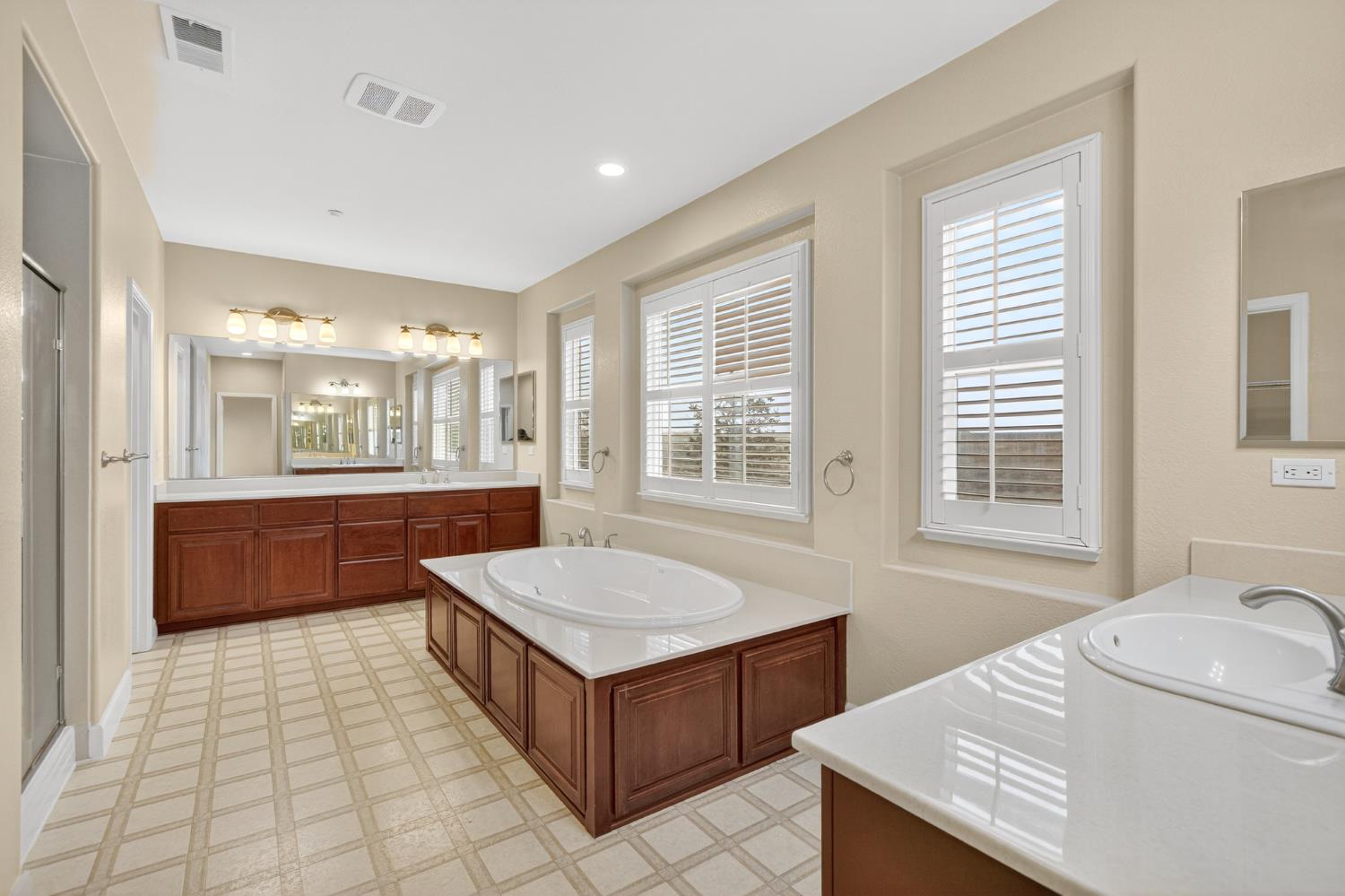 3750 Bridgeway Lakes Drive