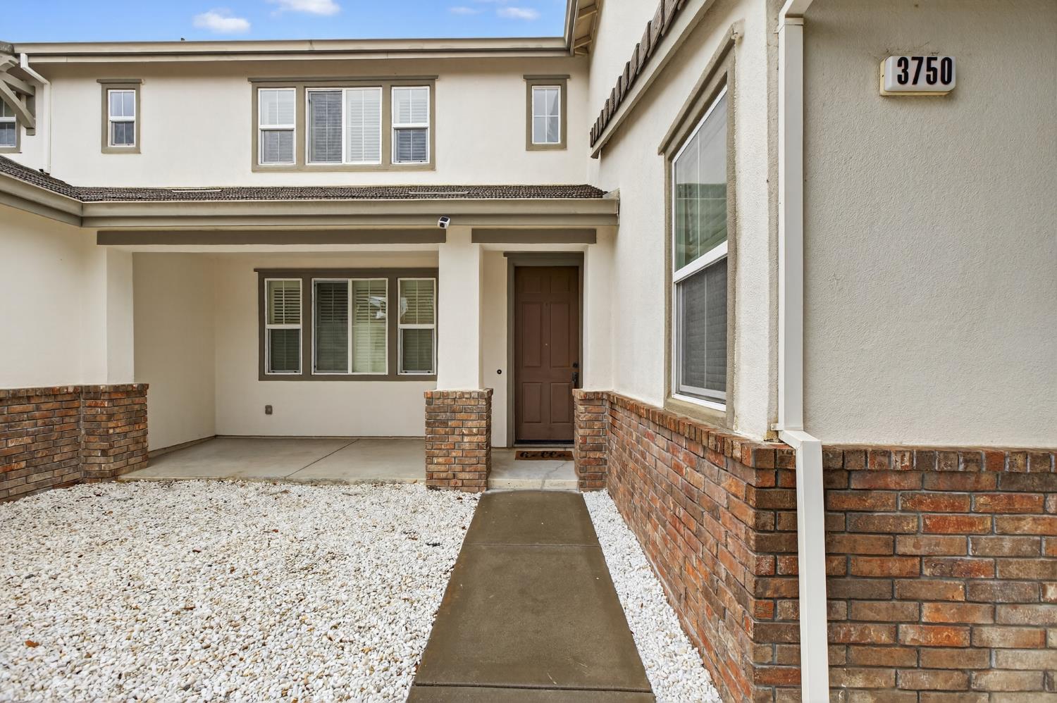 3750 Bridgeway Lakes Drive