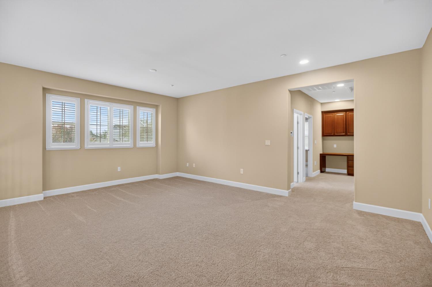 3750 Bridgeway Lakes Drive