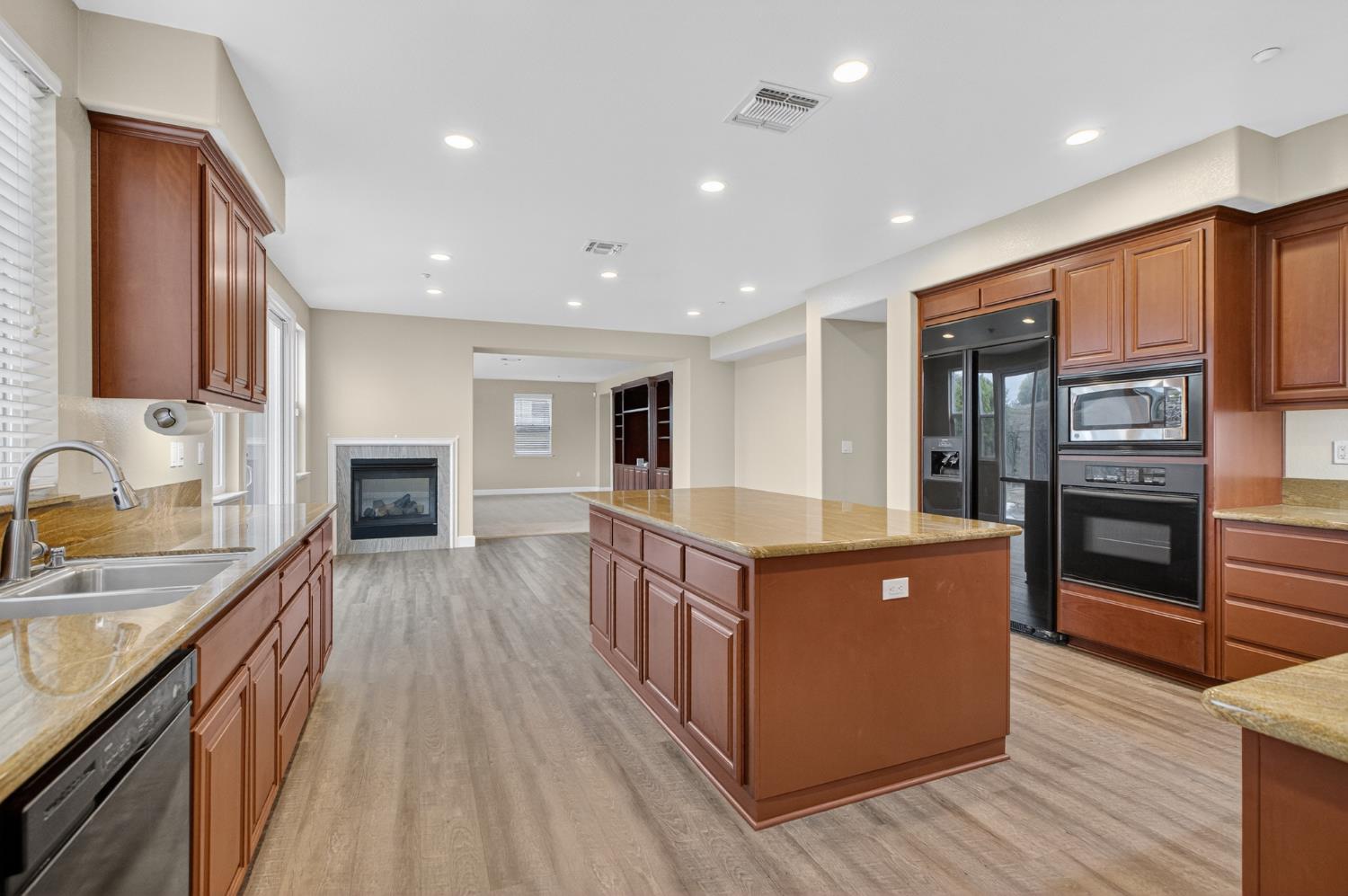 3750 Bridgeway Lakes Drive
