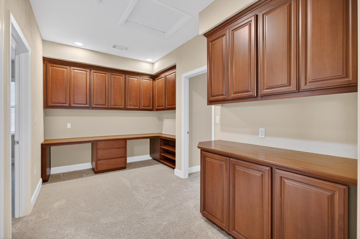 3750 Bridgeway Lakes Drive