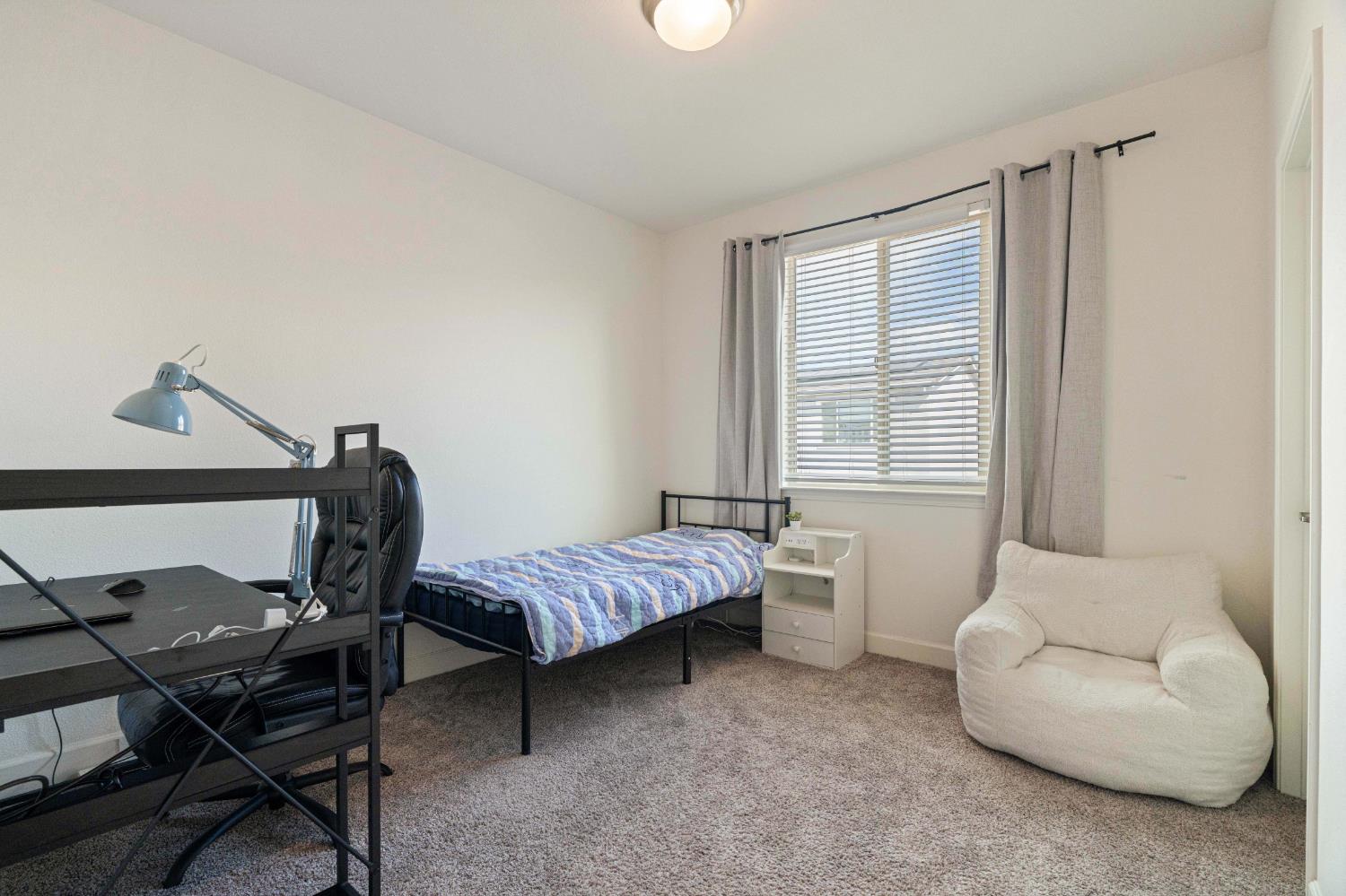 1032 W Sebaga st