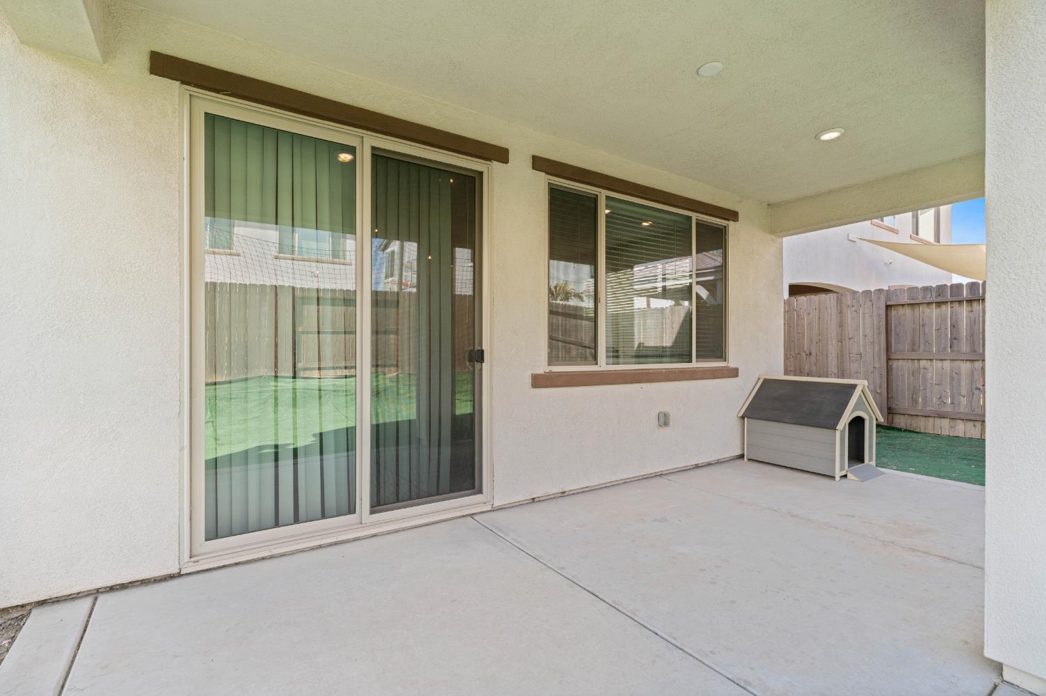 1032 W Sebaga st