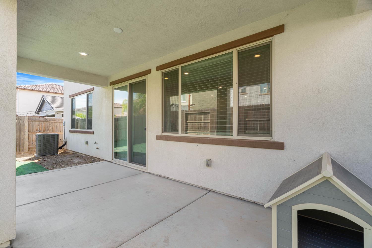 1032 W Sebaga st
