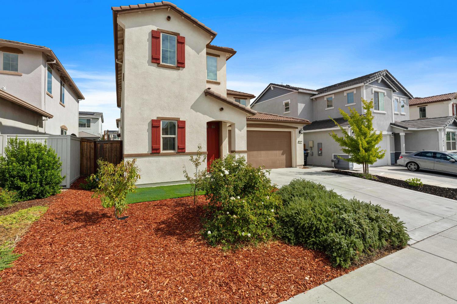 1032 W Sebaga st