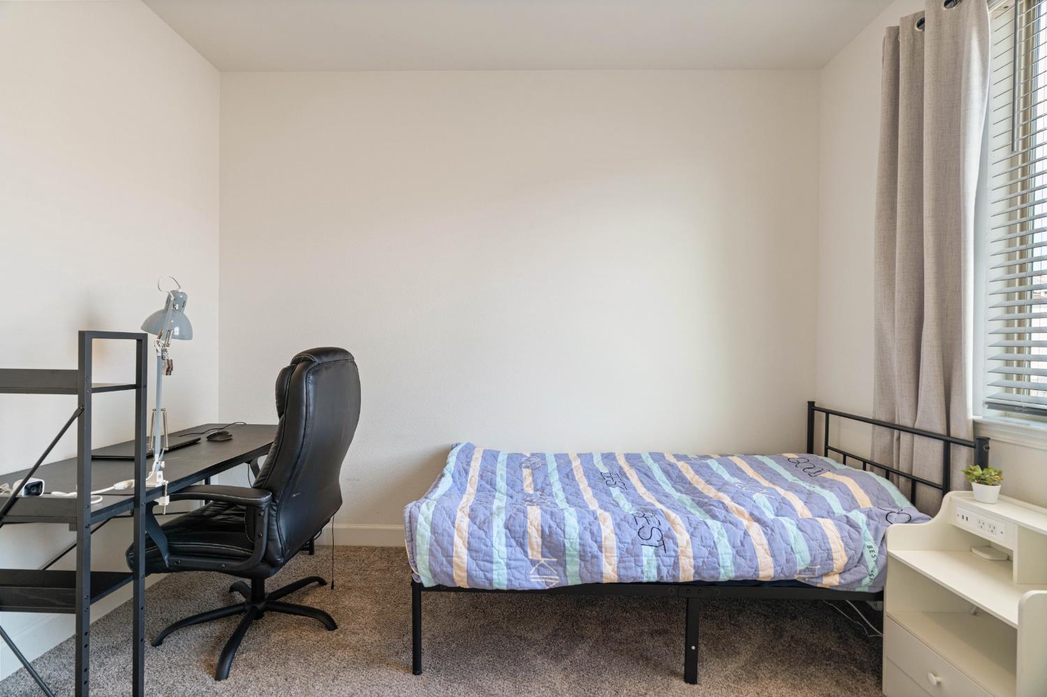 1032 W Sebaga st