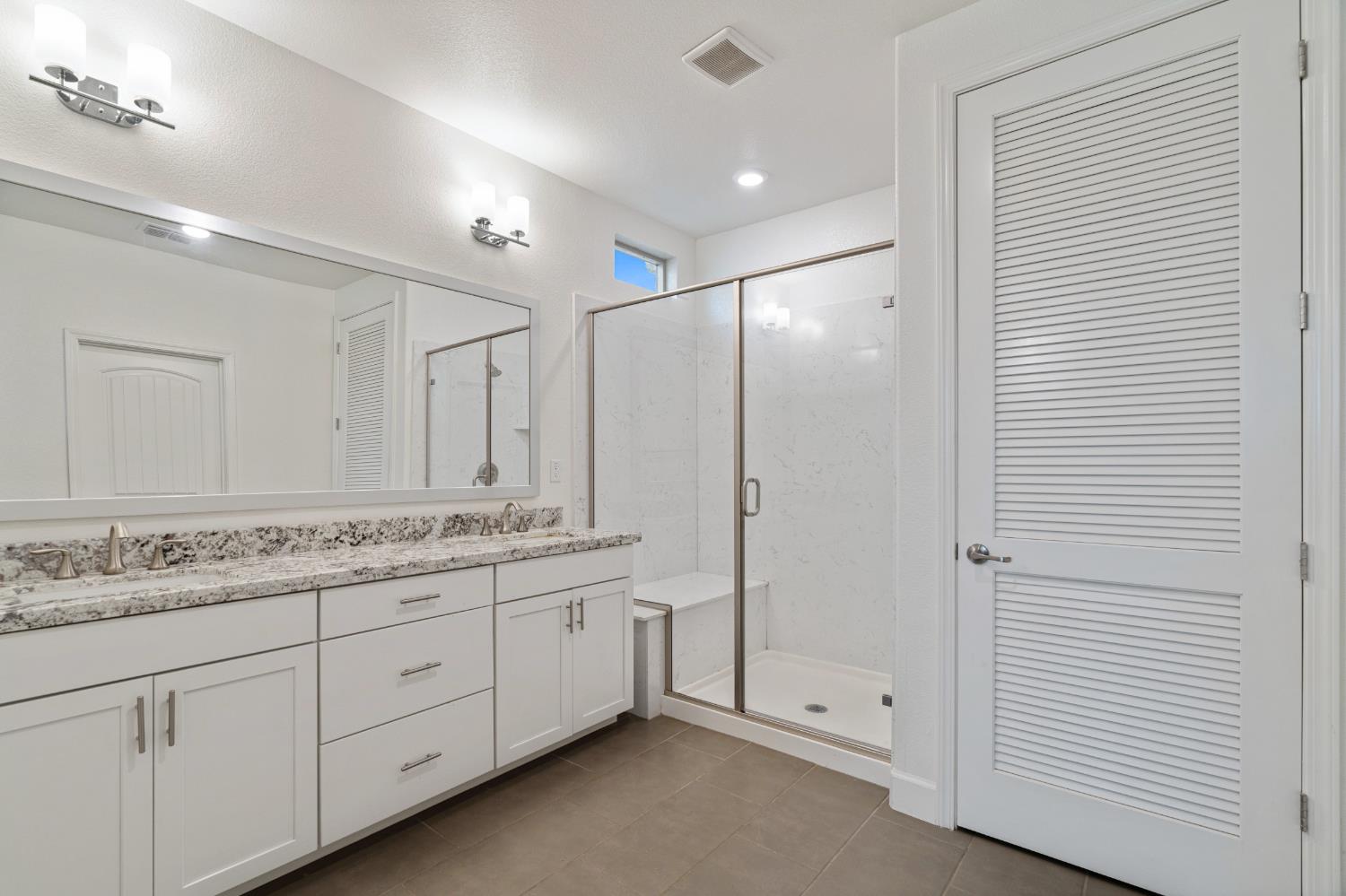 1032 W Sebaga st