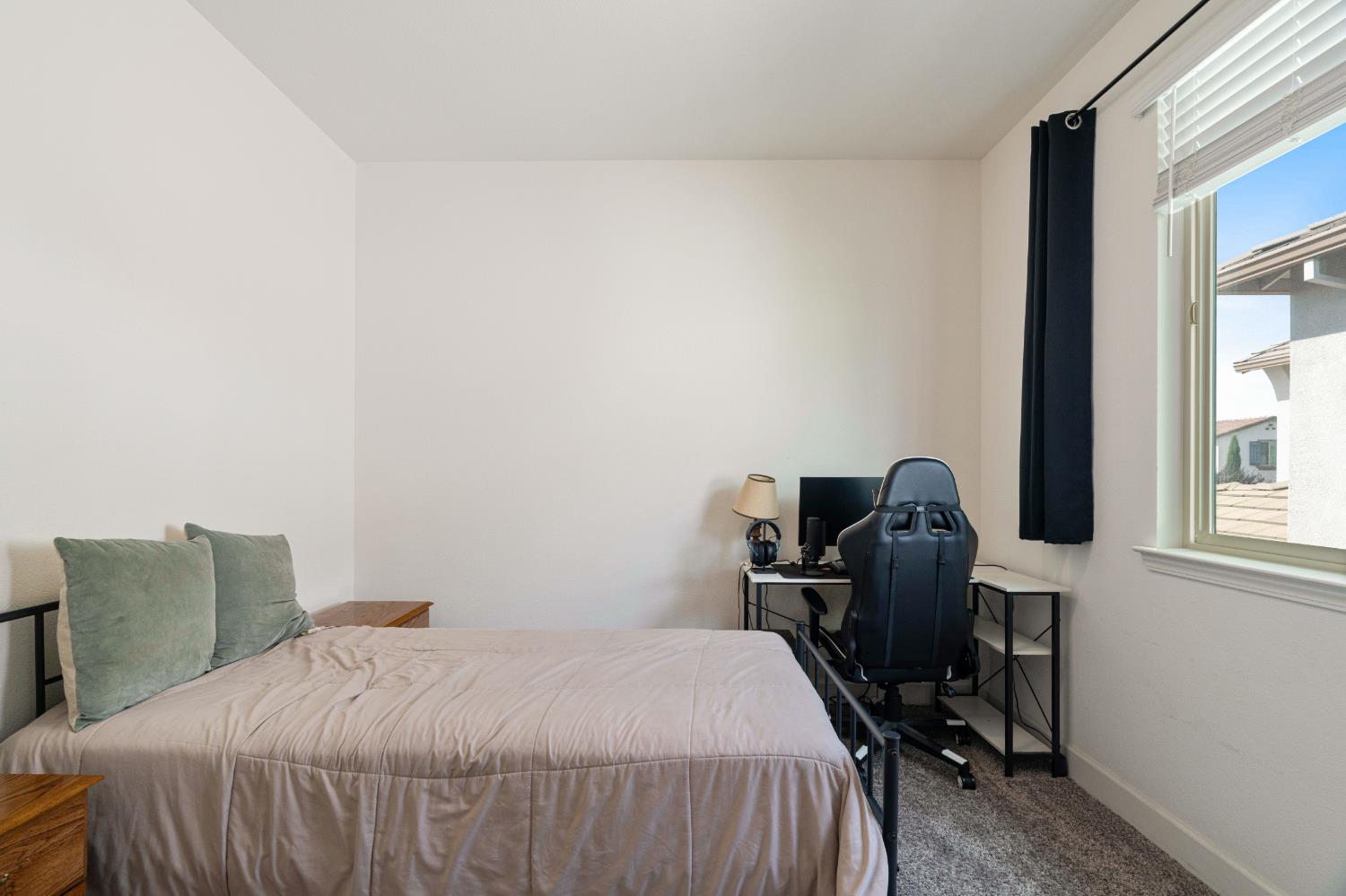 1032 W Sebaga st