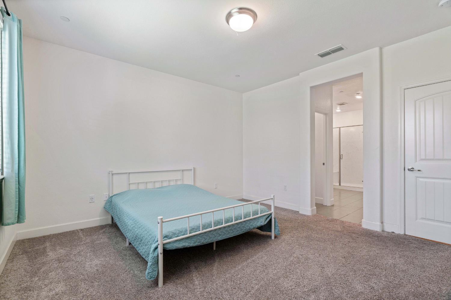 1032 W Sebaga st