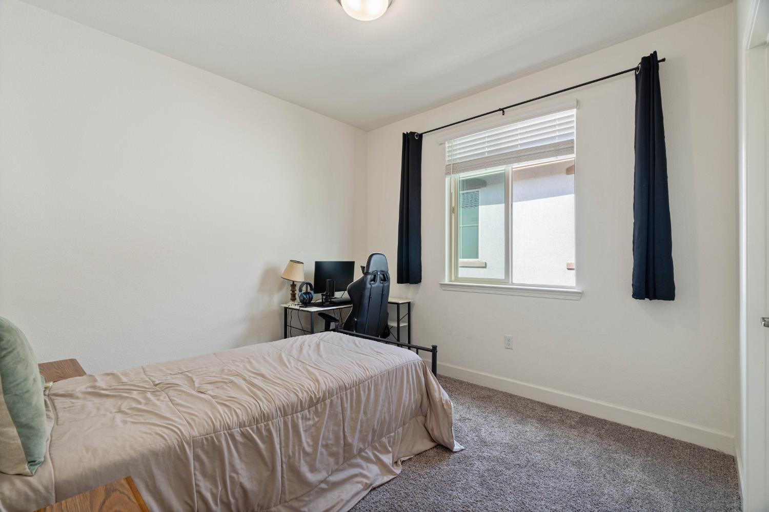 1032 W Sebaga st