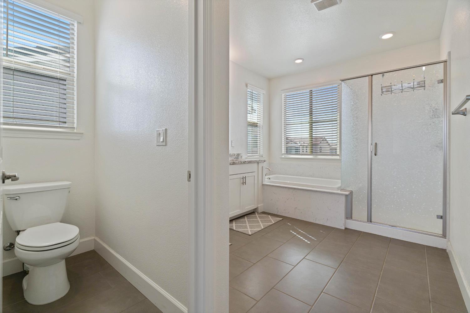1032 W Sebaga st