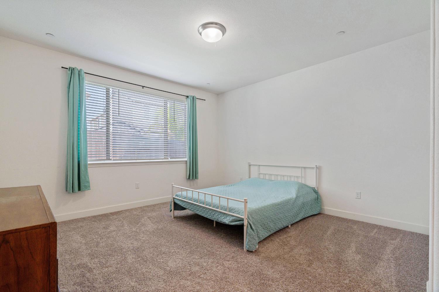 1032 W Sebaga st