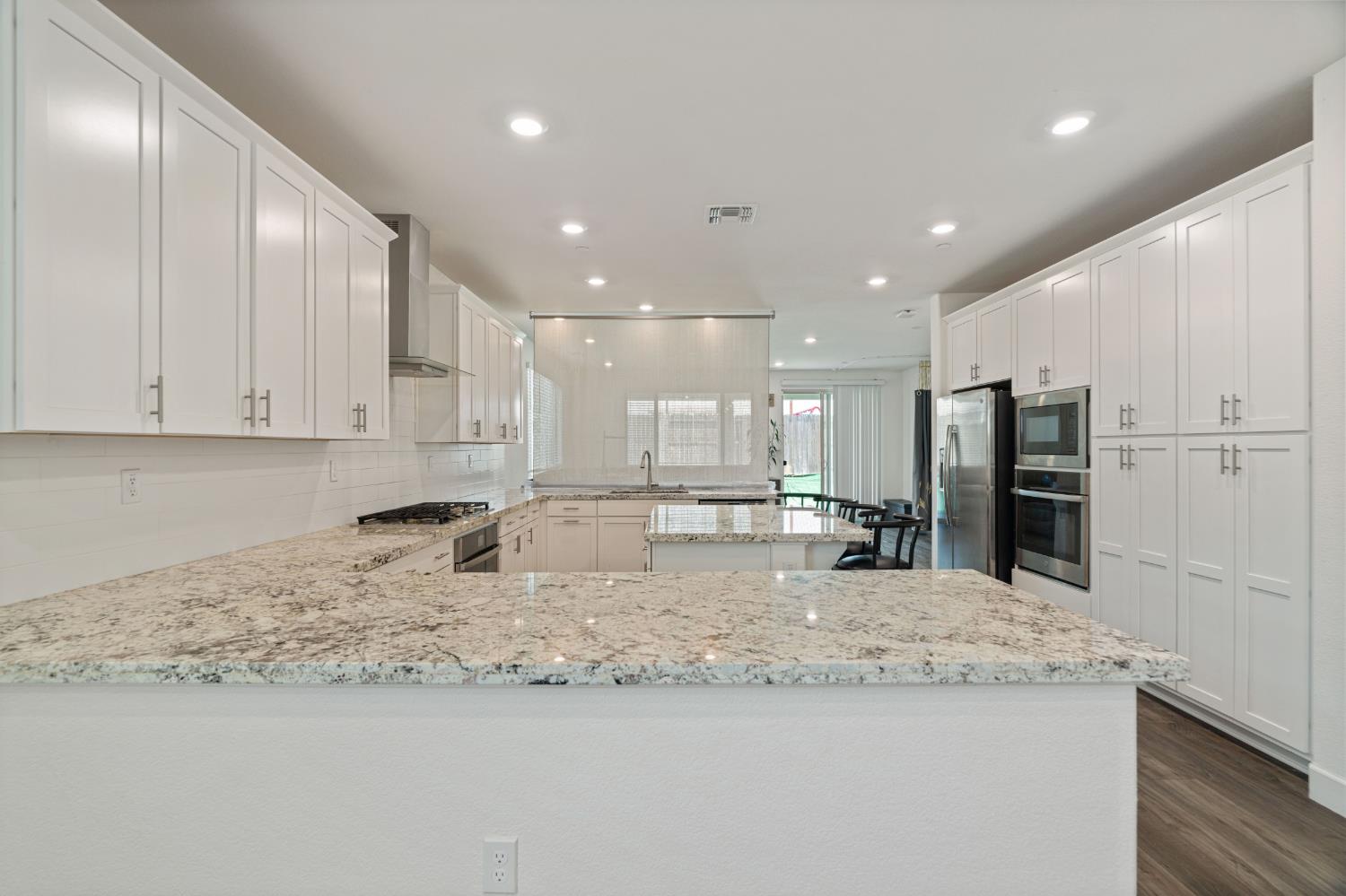 1032 W Sebaga st