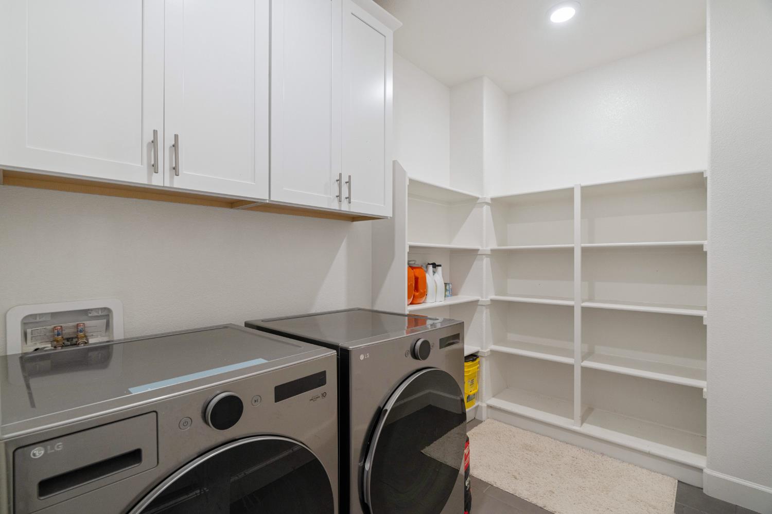 1032 W Sebaga st