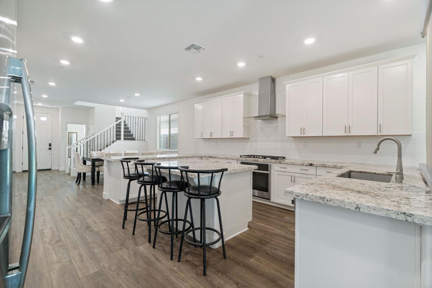1032 W Sebaga st