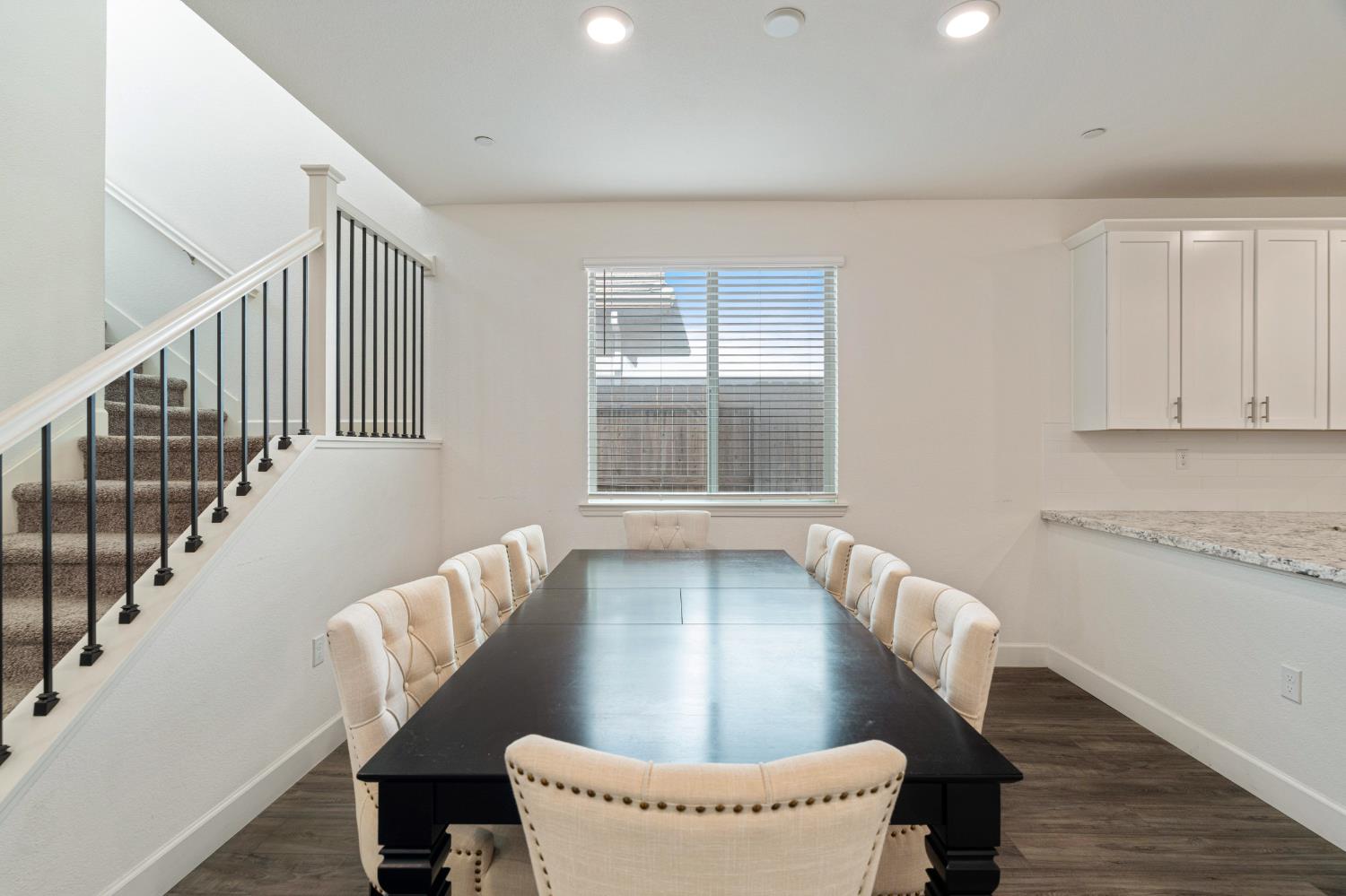 1032 W Sebaga st