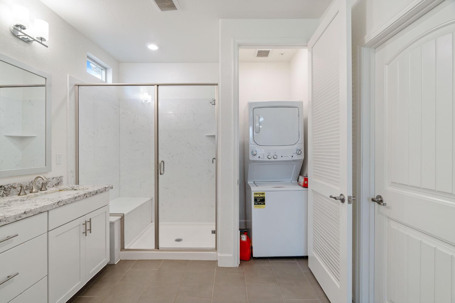 1032 W Sebaga st