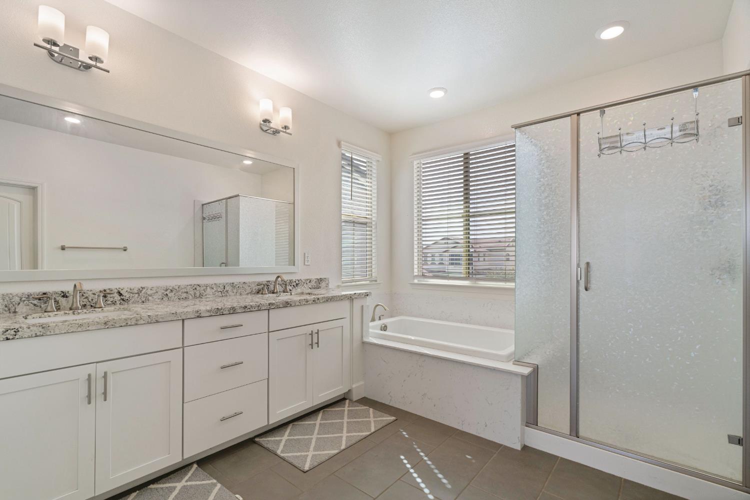 1032 W Sebaga st